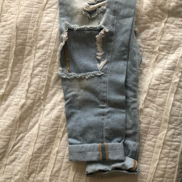 F21 Distressed Blue Jeans - Picture 4 of 12
